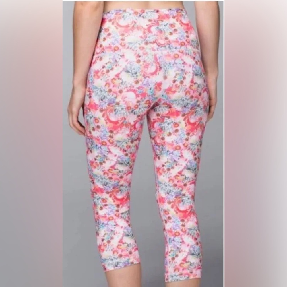 Lululemon Pink Flowerbunga Wunder Under Crop High Waisted Leggings Floral Size 2 - Picture 4 of 4